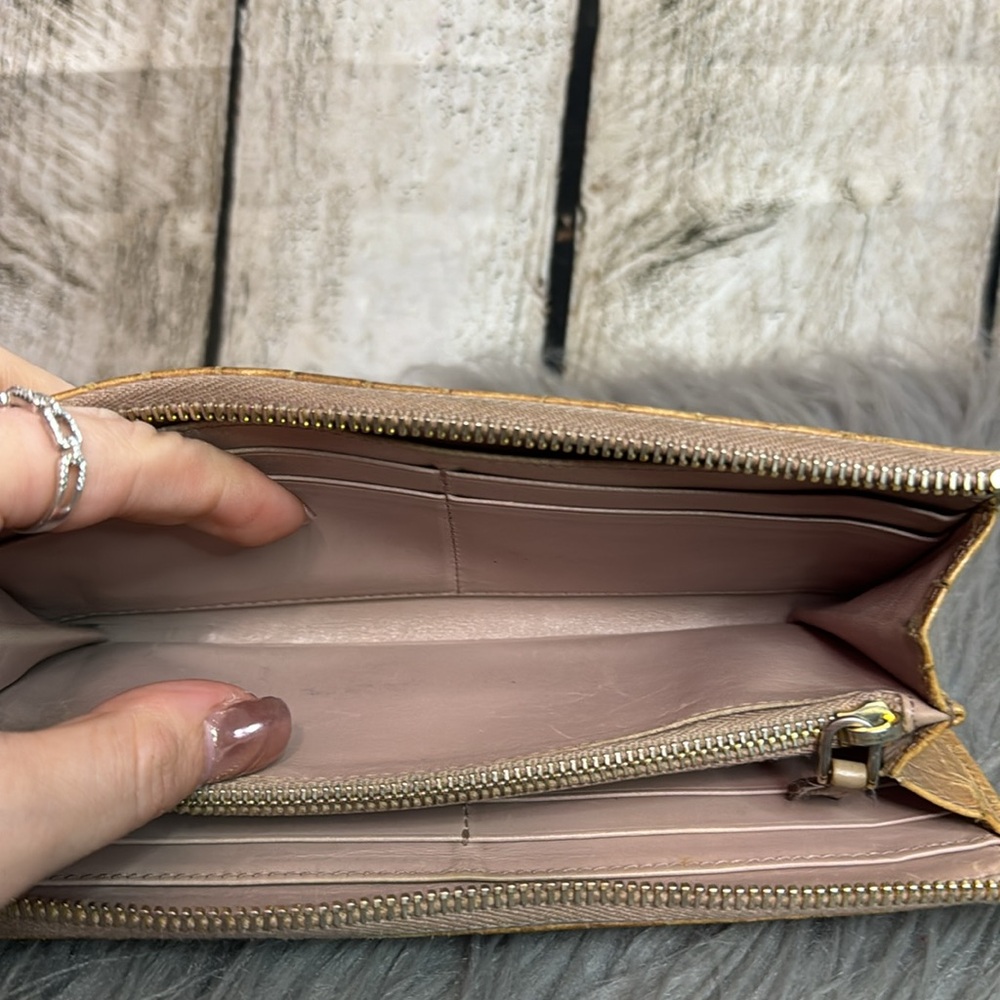 MIU MIU - 3/4 Zip Wallet - Picture 8 of 12